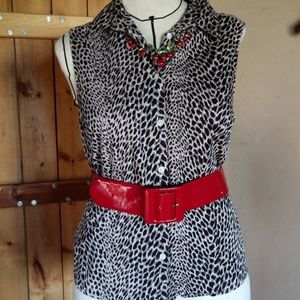 Leopard print sleeveless top